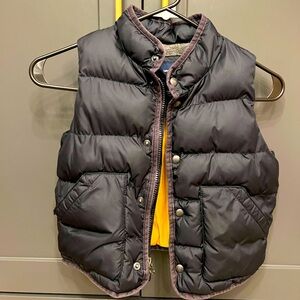 Baby-gap black puffer vest size 4 toddler